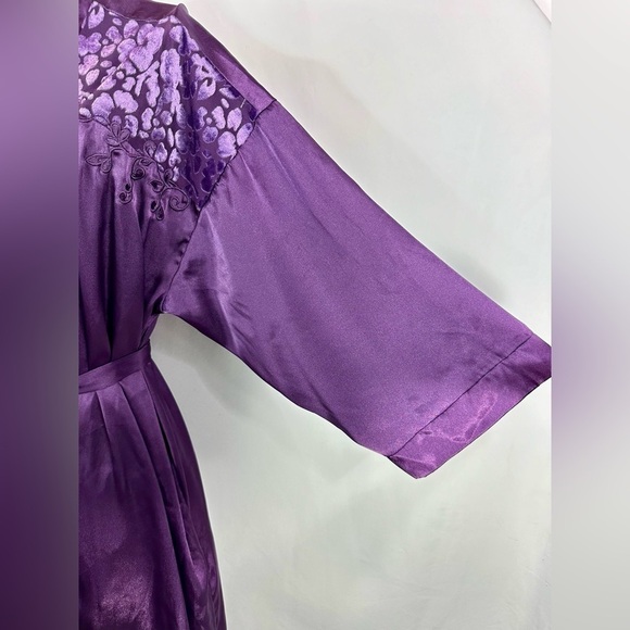 Vintage Lucy Pereda silky deep purple robe size M - Picture 7 of 14